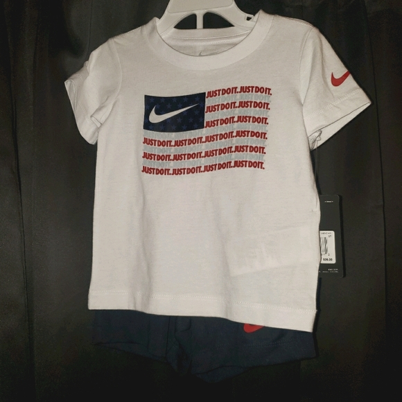 *SOLD* Boys 2 Piece Nike Shirt & Shorts Set - Picture 7 of 8